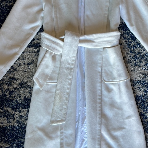 ❌SOLD❌ Alexander McQueen 38 white coat - Picture 7 of 11